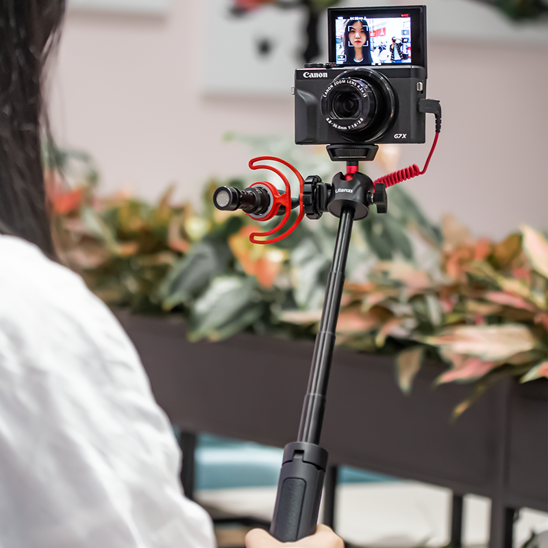 Ulanzi MT-16 tripod with Canon G7X camera and microphone setup for vlogging and content creation.