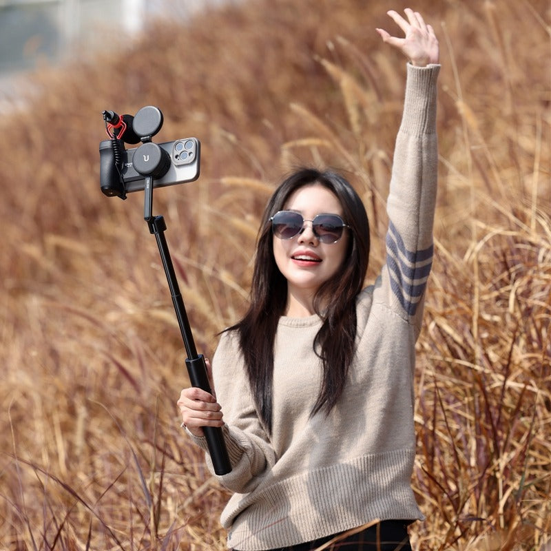 Ulanzi MA35 MagSafe Bluetooth Smartphone Camera Shutter and Grip